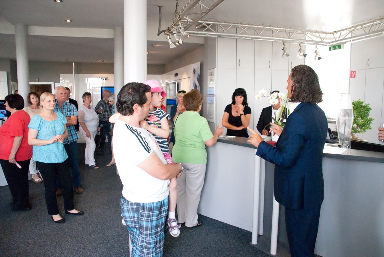 Image gallery marquee